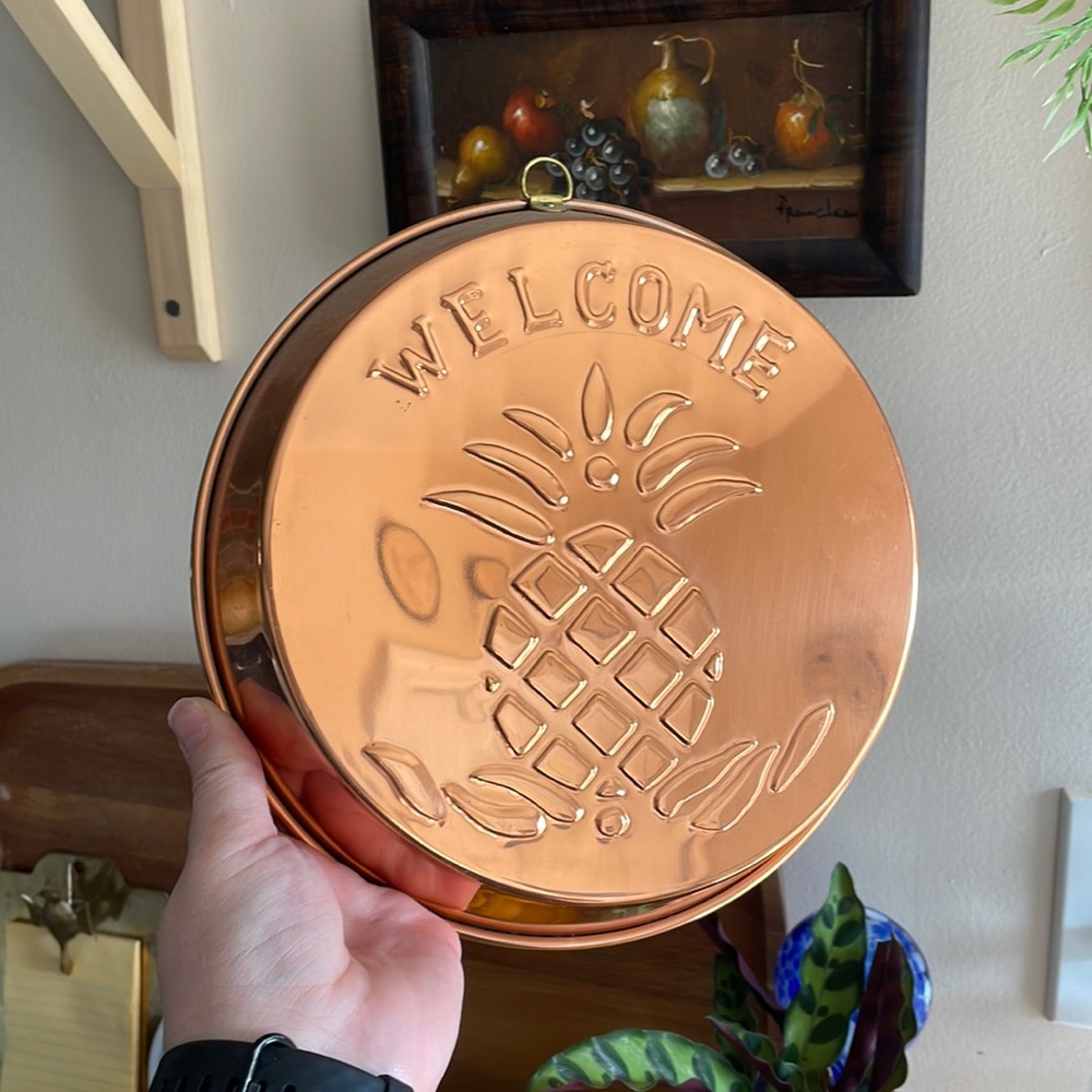 🍍 Vintage Copper ‘Welcome’ Pineapple Mold – Timeless Wall Décor